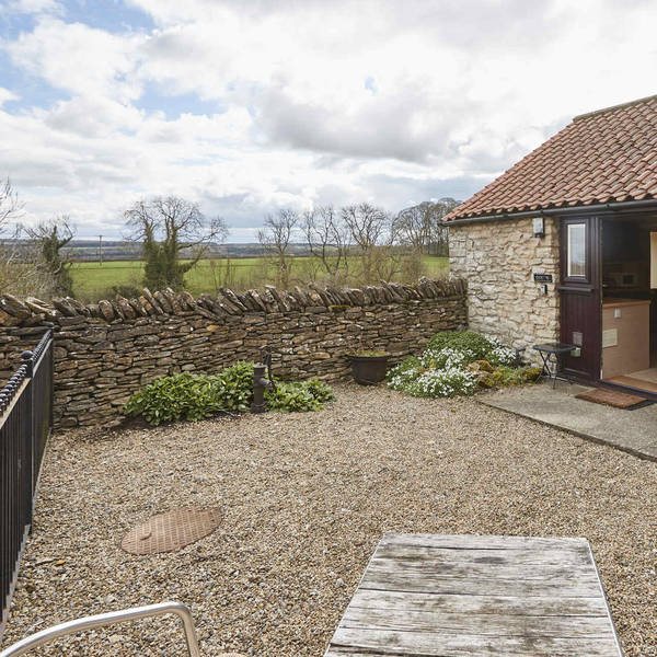 Valley View Farm Holiday Cottages, Couch Outdoor enclosed patio 